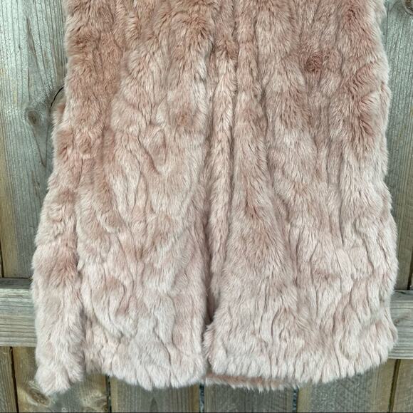 Express Women Faux Fur Vest Hooded Pockets Sleeveless Hook & Eye Pink XS/S NWT - Picture 4 of 11